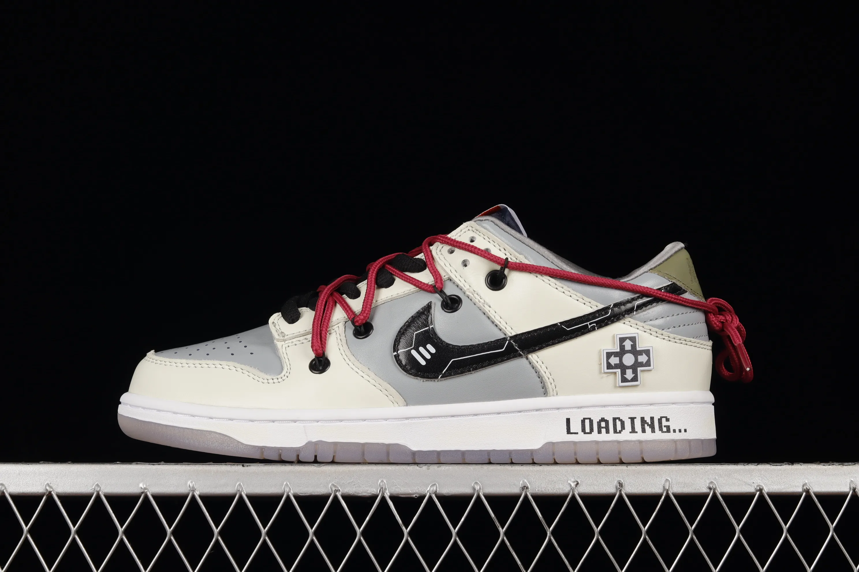 All categories Nk SB Dunk series Nk SB Dunk Low low-top sneakers pure original version Nk Dunk low "Video Game" video game theme strap deconstruction SB smashed backboard fashion casual sneakers DD1768-400